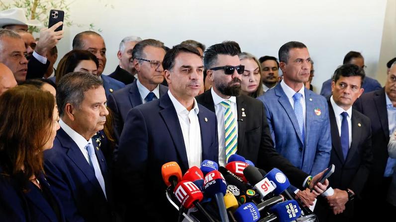 O senador Flávio Bolsonaro (PL-RJ) faz pronunciamento na tarde desta terça-feira