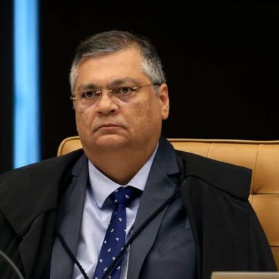 Dino exige Câmara informe situação funcional de Mário Frias e prazos de viagem