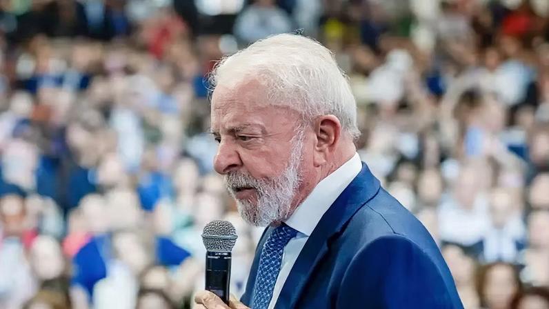 Lula encerra cobrança da taxa das blusinhas após quase dois anos