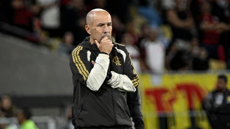 Leonardo Jardim, técnico do Flamengo, na partida contra o Estudiantes — Foto: André Durão / ge