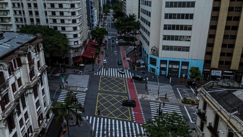 Projeto prevê quatro painéis de LED com dimensões que vão de 300 m² a 1.000 m² na esquina das avenidas Ipiranga e São João, no centro de São Paulo