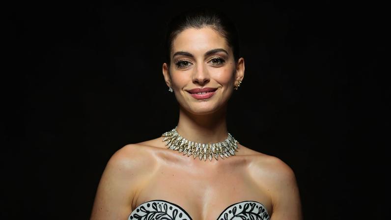 Anne Hathaway revela que ficou 'meio cega' por 10 anos antes de cirurgia 'milagrosa' (Dimitrios Kambouris Getty Images for The Met Museum Vogue)