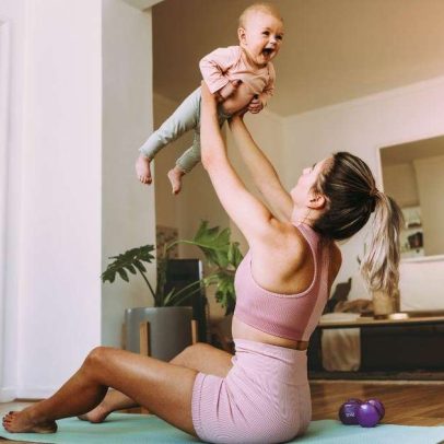 Treino rápido de 15 minutos para mães melhora energia e saúde