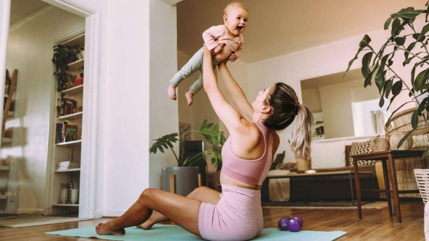 Confira um treino rápido para mães fazer em casa