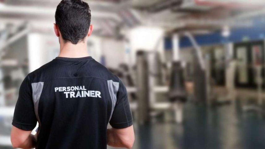 Escolher um personal trainer vai além do treino e envolve segurança, confiança e alinhamento de objetivos.