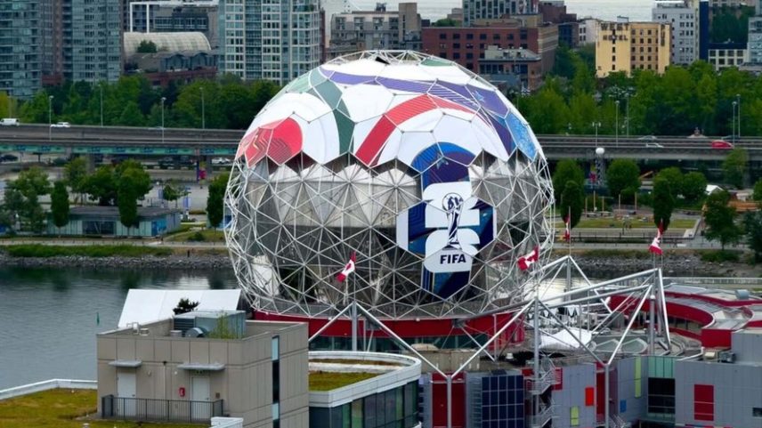 O Canadá se prepara para a Copa do Mundo de 2026 com bola gigante instalada em ponto turístico de Vancouver