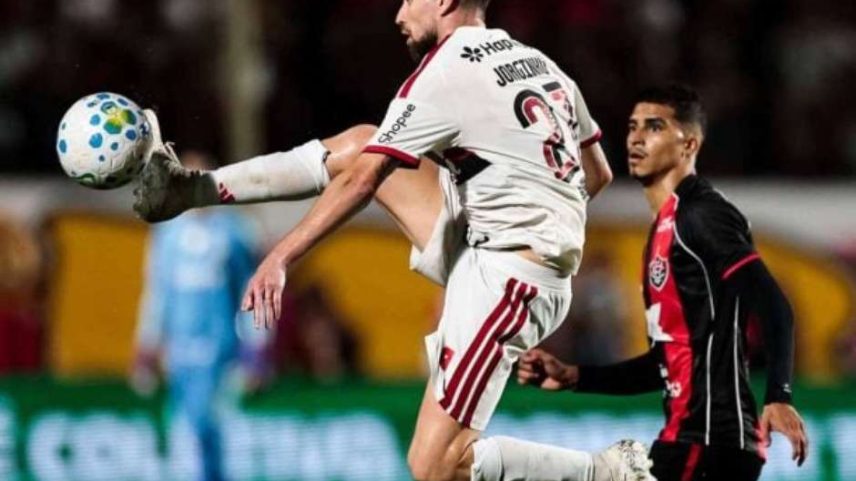 Jorginho foi um dos mais lúcidos do Flamengo em campo –