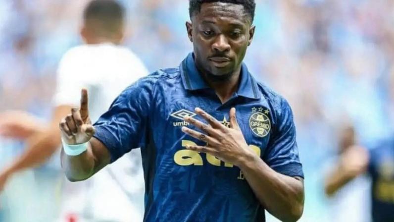 Luís Castro projeta elenco para a sequência antes da pausa para a Copa –