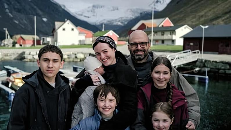 Crítica de Fjord: Mungiu faz drama sobre abuso infantil com Reinsve e Stan