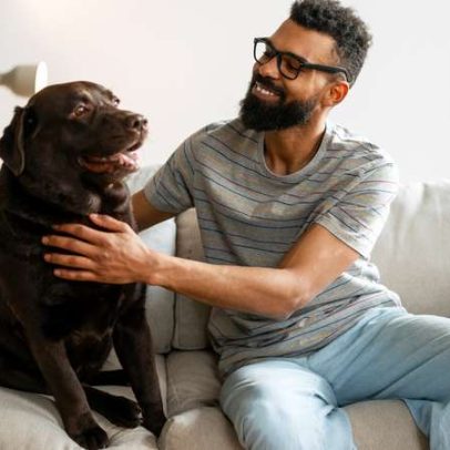 Cães ajudam pessoas a enfrentar momentos difíceis, segundo estudo científico