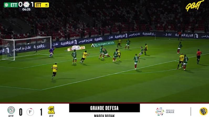 Al Ittihad vence Al Ettifaq por 1 a 0 com defesa de Marek Rodak