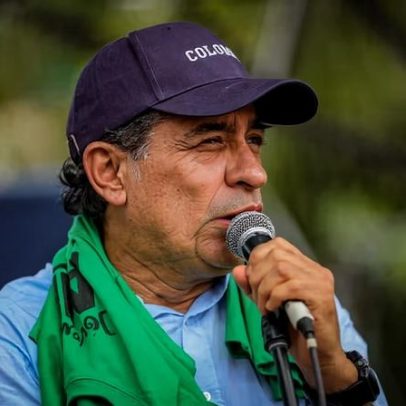 Carro de senador colombiano é alvo de ataque com fuzis