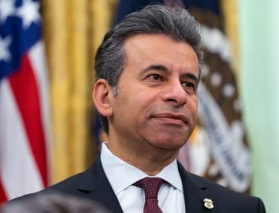 Marty Makary deixa FDA após desentendimentos sobre vapes de fruta com Trump