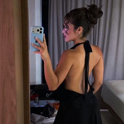 Maisa usa vestido preto com decote nas costas para noite em Recife