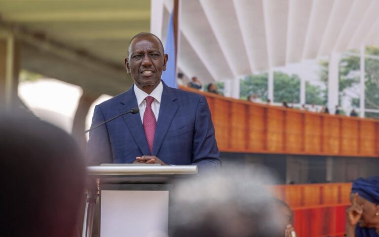 Ruto rejeita exportação de minérios brutos como futuro da África