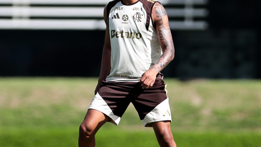 João Victor em treino do Flamengo nesta quinta-feira — Foto: Gilvan de Souza/Flamengo