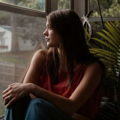 Por que mulheres repetem padrões prejudiciais, mesmo sabendo dos danos