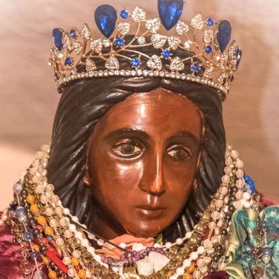 Conheça Santa Sara Kali, padroeira dos ciganos