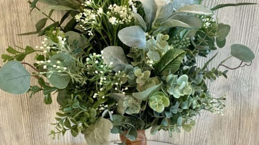 Buquês inusitados ganham estilo sem flores e definem tendências