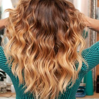 Mega hair com técnica adaptada devolve autoestima a mulheres