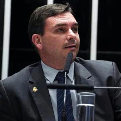 Flávio Bolsonaro vai aos EUA para reunião com Trump, diz pré-campanha