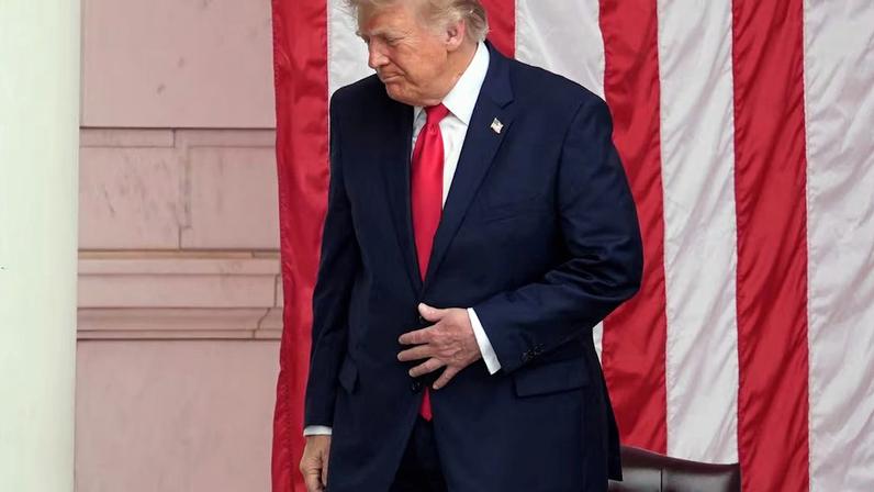 Nos últimos meses, o índice de aprovação do presidente despencou para o nível mais baixo de todos os tempos