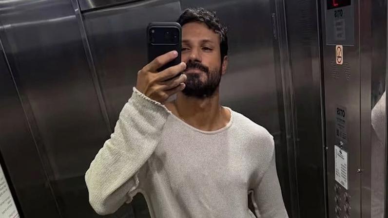 Murilo Cezar exibe looks variados e recebe elogios ao estilo