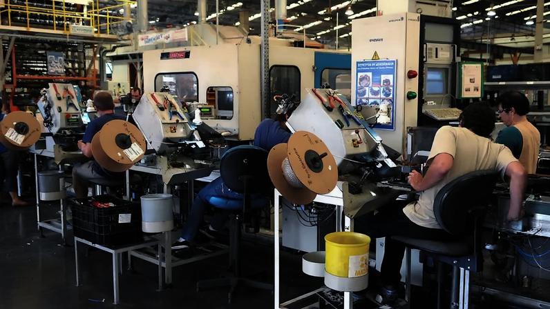 Trabalhador brasileiro ganha em média US$ 20 por hora trabalhada