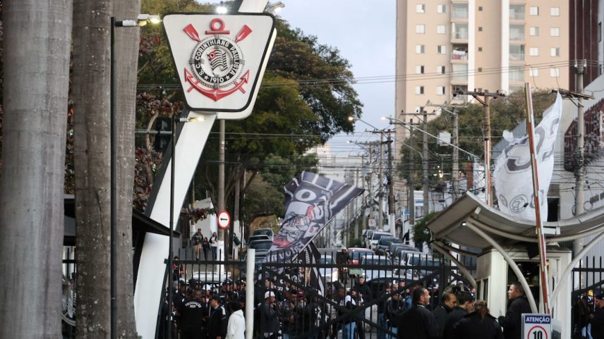 Corinthians terceiriza segurança por R$ 676 mil a empresa irregular sem contrato