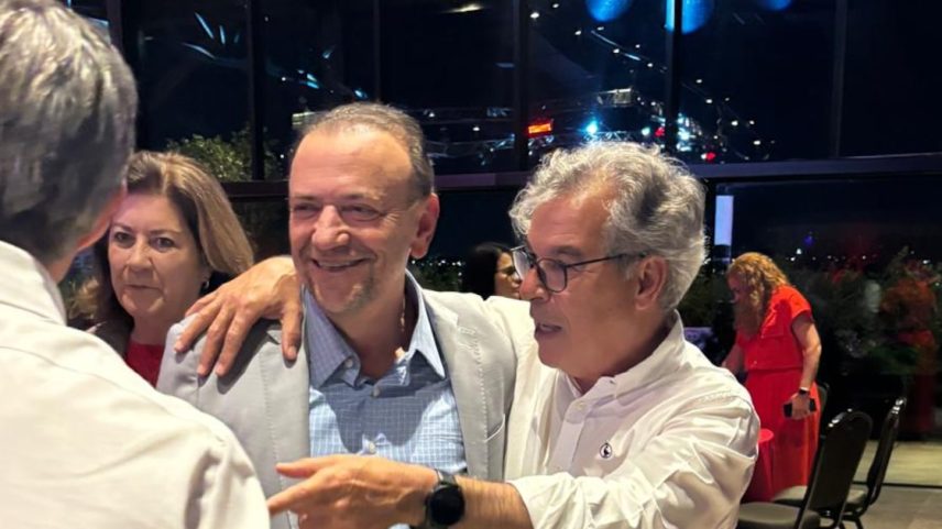O ex-senador Jorge Viana (AC), novamente pré-candidato ao Senado, e o presidente do PT, Edinho Silva, no jantar do partido