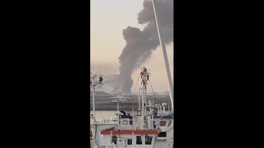 Zona petrolífera de Fujairah, nos Emirados Árabes Unidos, sofreu ataques com drones e mísseis