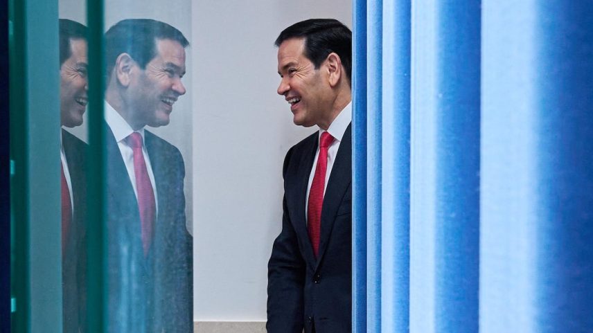 O secretário de Estado Marco Rubio chega para falar com repórteres na Sala de Imprensa James Brady, na Casa Branca, nesta terça-feira, 5 Foto: Jacquelyn Martin/AP