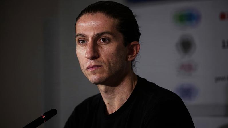 Filipe Luís é favorito para assumir comando de clube alemão