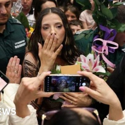 Vencedora do Eurovision Dara chega a fãs em Bulgária