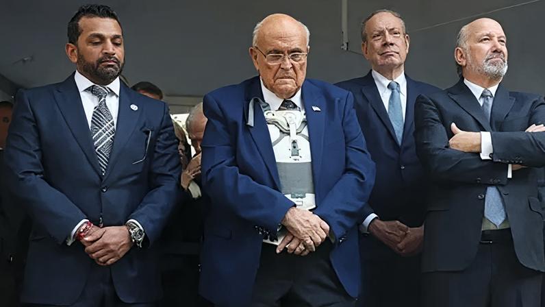 Rudy Giuliani em estado crítico no hospital
