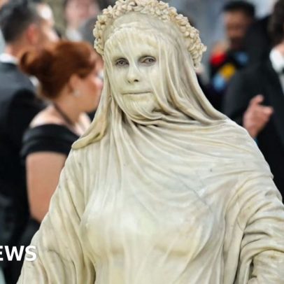 Como Heidi Klum virou uma escultura viva na Met Gala