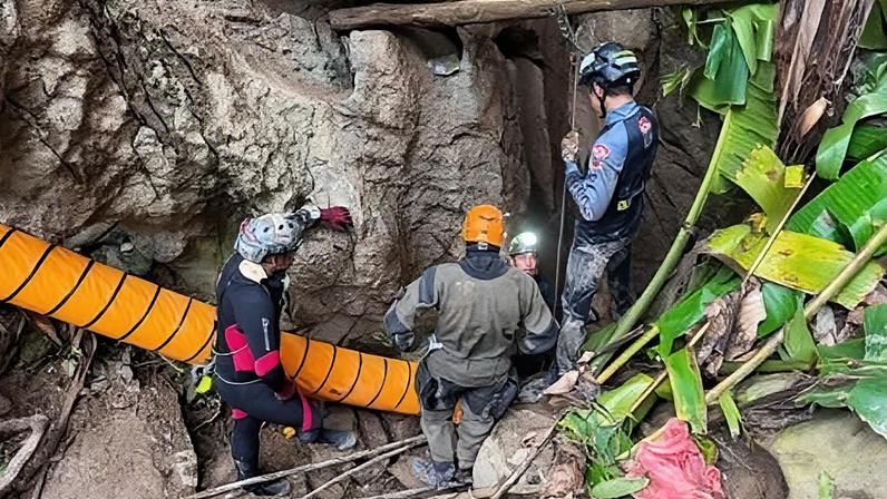 Mais quatro homens são resgatados de caverna inundada no Laos