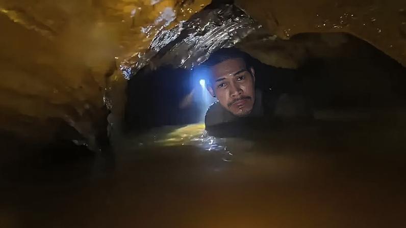 Representante da equipe de resgate da Tailândia na caverno no Laos onde sete pessoas estão presas — Foto: Reprodução/Thailand Rescue Diver
