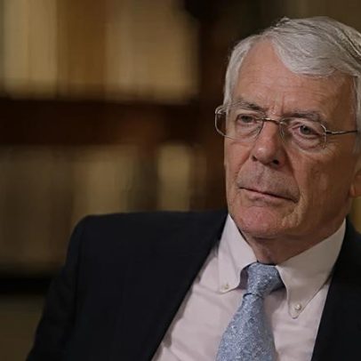 Reino Unido não deve trocar de primeiros-ministros, alerta John Major