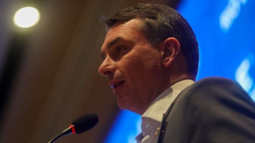O candidato à presidência, senador Flávio Bolsonaro , foi à posse de Nunes Marques no TSE