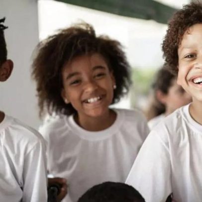 Crescer com muitos amigos na infância pode revelar 6 comportamentos inconscientes