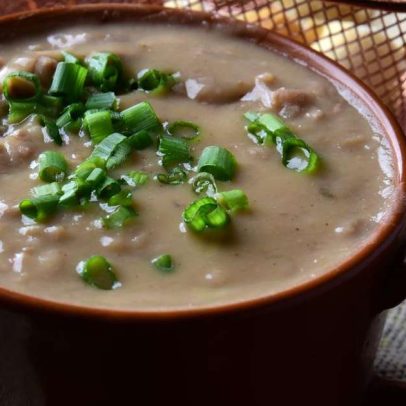 Cinco sabores de caldos para aquecer a família neste frio
