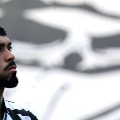 Barboza chora na despedida do Nilton Santos, dizendo que seria seu último jogo