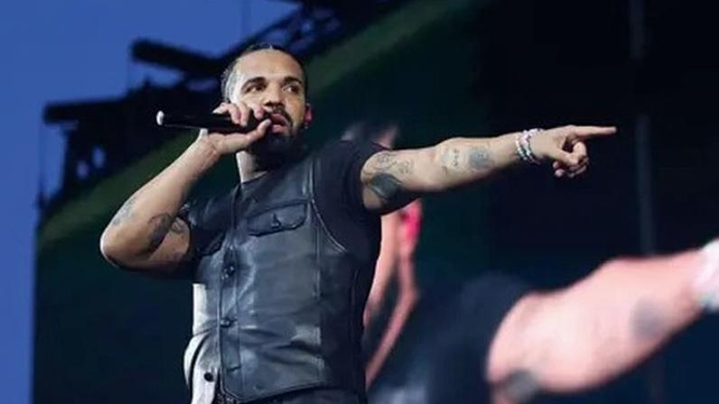 Drake lança três álbuns de surpresa e comenta rivalidade com Kendrick Lamar