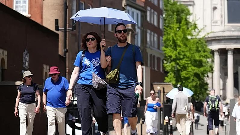 An umbrella offers shade from the hot weather near St Paul's Cathedral