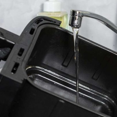 Como limpar air fryer por dentro e evitar ferrugem: dicas eficazes