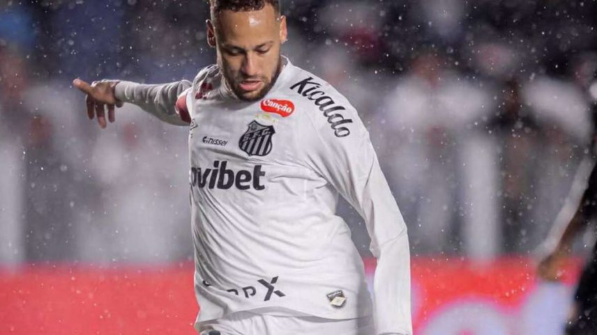 Neymar bate com a perna esquerda e abre o placar pro Santos –