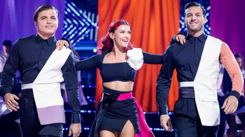 BBC confirma quais pros do Strictly Come Dancing retornarão
