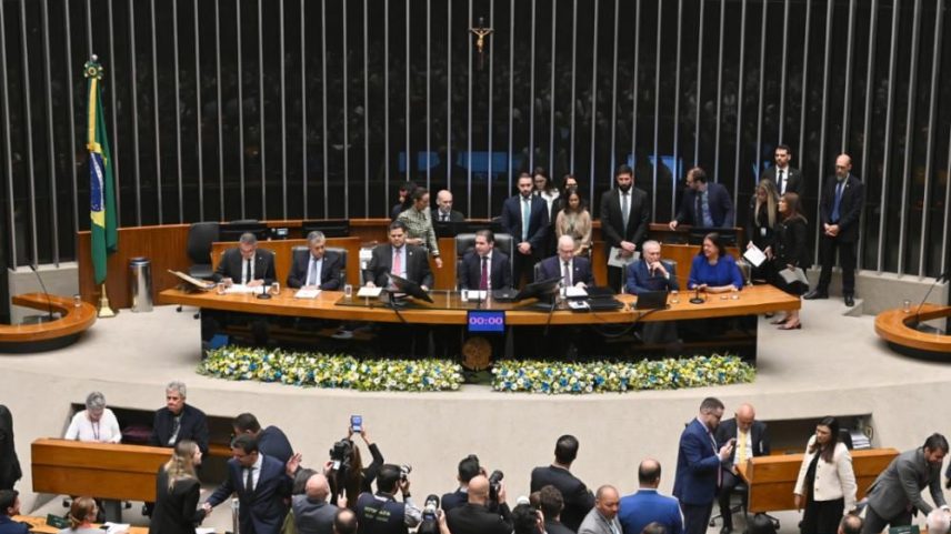 Cerimônia de 200 anos da Câmara contou com representanes dos Poderes e ex-presidentes da Casa