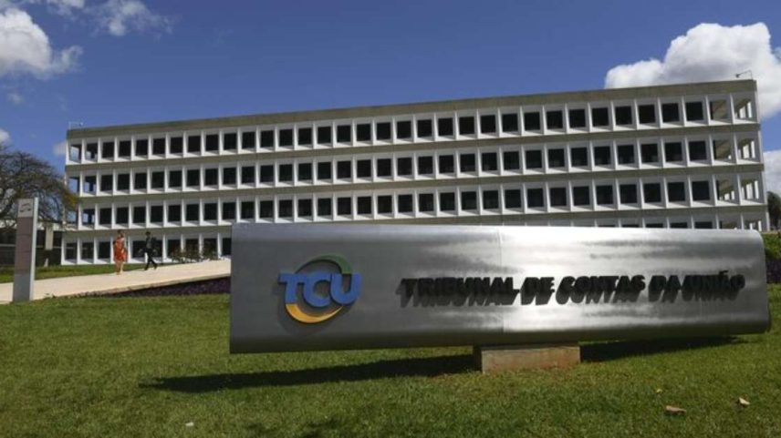 Hoje existem 32 tribunais de contas estaduais e municipais, além do Tribunal de Contas da União (TCU)